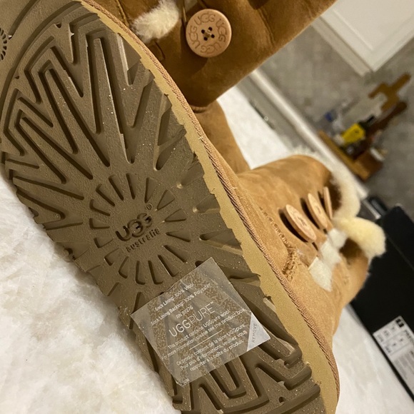 UGG Tall Bailey Button - Picture 8 of 9